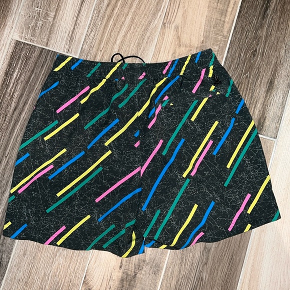 Chubbies Men’s Medium 5.5” Lines EUC - Picture 3 of 3